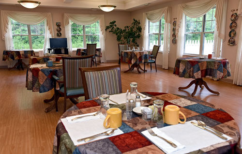 avon oaks assited living dining room